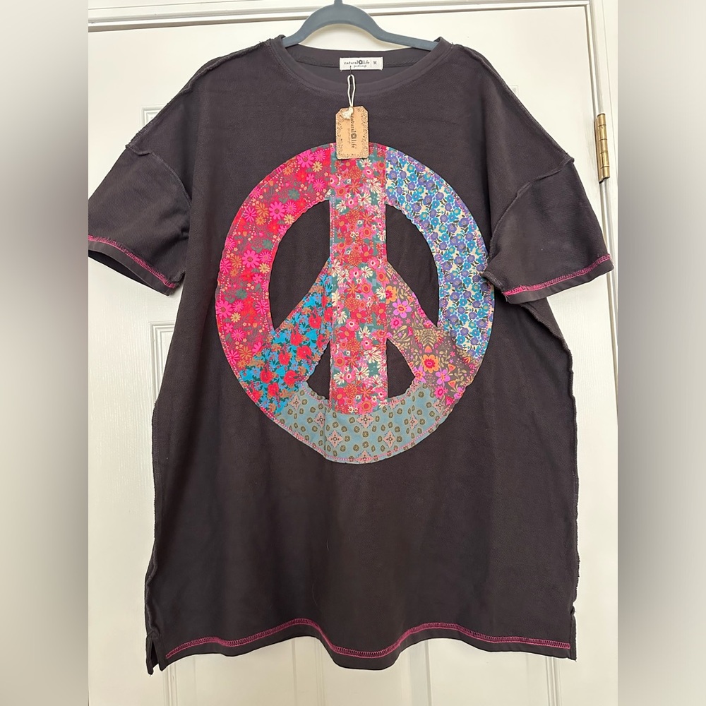 NATURAL LIFE Black Peace Sign Tee